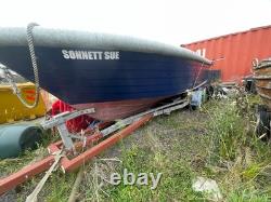 19ft Teal Fishing Boat, Twin Axle Trailer, 50hp Yamaha Outboard