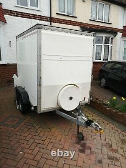 8x5 Box trailer twin axle