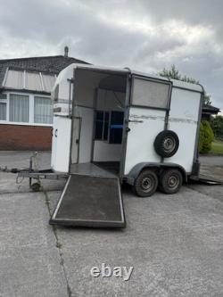 Bateson Deauville 2-Stall Twin Axle Horse Trailer Rear Ramp Up to 3.5T Bateson