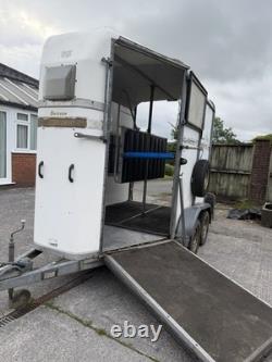 Bateson Deauville 2-Stall Twin Axle Horse Trailer Rear Ramp Up to 3.5T Bateson