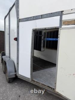 Bateson Deauville 2-Stall Twin Axle Horse Trailer Rear Ramp Up to 3.5T Bateson