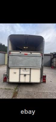 Bateson Deauville 2-Stall Twin Axle Horse Trailer Rear Ramp Up to 3.5T Bateson