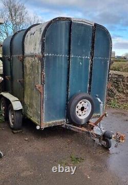 Box trailer twin axle