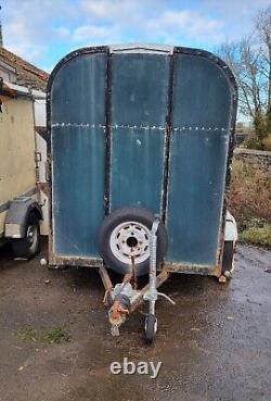 Box trailer twin axle