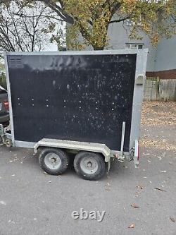 Box trailer twin axle