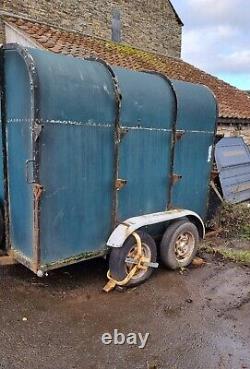 Box trailer twin axle