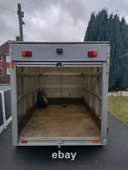 Box trailer twin axle