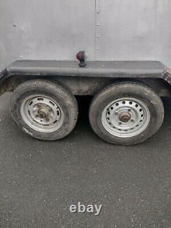 Box trailer twin axle