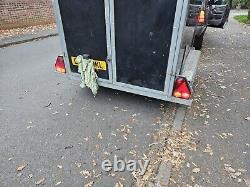 Box trailer twin axle