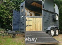 Converted Horse Trailer Mobile Bar Prosecco Gin Event Show Wedding Garden Party