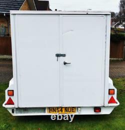 LYNTON BOX TRAILER 1600KG 8ft x 5ft x 5ft TWIN AXLE. TOWS GREAT. EXCELLENT