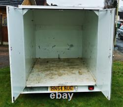 LYNTON BOX TRAILER 1600KG 8ft x 5ft x 5ft TWIN AXLE. TOWS GREAT. EXCELLENT
