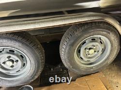 Sea Ray 215 Express Cruiser Boat with twin axle braked Trailer