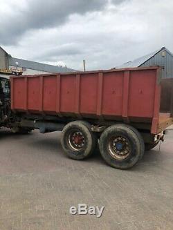 Tractor TWIN AXLE tipping trailer