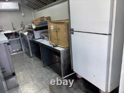 Twin Axle Mobile Food Trailer with Porch Catering Unit / Coffee / Bar Van/BBQ