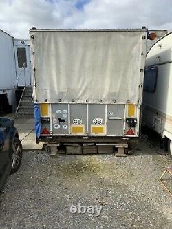 Twin Axle Trailer With Curtain Sider Body