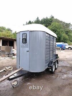 Twin Axle converted horse box trailer glamping pod