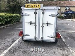 Twin axle box trailer