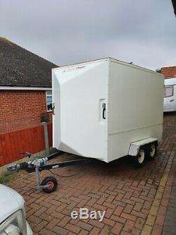 Twin axle box trailer with roller shutter 9' x 5' x 5