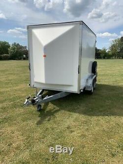 Twin axle braked box trailer