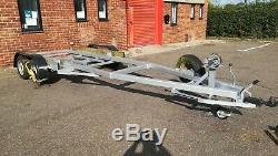 Twin axle braked trailer for bilge keel yacht boat