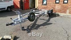 Twin axle braked trailer for bilge keel yacht boat