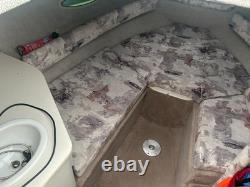 Bateau Sea Ray 215 Express Cruiser avec remorque freinée à double essieu