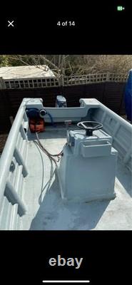 Bateau de pêche de 19 pieds couleur sarcelle, remorque à double essieu, moteur hors-bord Yamaha de 50 ch