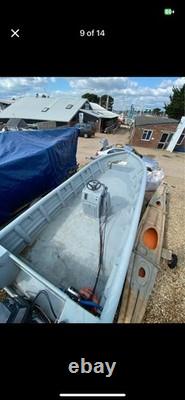 Bateau de pêche de 19 pieds couleur sarcelle, remorque à double essieu, moteur hors-bord Yamaha de 50 ch