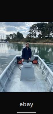 Bateau de pêche de 19 pieds couleur sarcelle, remorque à double essieu, moteur hors-bord Yamaha de 50 ch