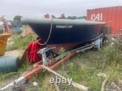 Bateau de pêche de 19 pieds couleur sarcelle, remorque à double essieu, moteur hors-bord Yamaha de 50 ch