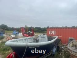 Bateau de pêche de 19 pieds couleur sarcelle, remorque à double essieu, moteur hors-bord Yamaha de 50 ch