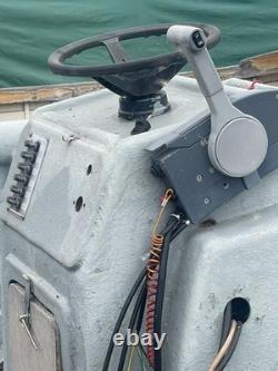 Bateau de pêche de 19 pieds couleur sarcelle, remorque à double essieu, moteur hors-bord Yamaha de 50 ch