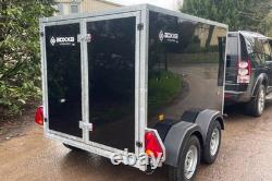 Boxxa 855TB 8' x 5' x 5' Remorque à essieu double freinée 2600 kg Noir