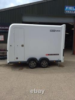 Brian James Remorques Box Van 600, lit de 3,00 m x 1,60 m, 2 700 Kg, essieu double