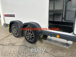 Nouvelle remorque à benne à double essieu Brian James 3m x 1,6m + étagères pour karting incl. 2700kg