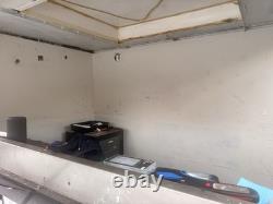 Projet de conversion d’une remorque de restauration d’occasion à double essieu Projet de conversion d’une remorque de restauration d’occasion à double essieu