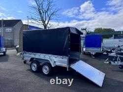 REMORQUE NEUVE DE 2,65 m x 1,30 m À DEUX ESSIEUX AVEC COUVERTURE DE CADRE DE 150 CM ET RAMPE