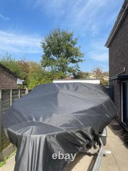 Regal 1800LSR. V8 5,7 L de 350 chevaux sur une remorque à deux essieux extrême