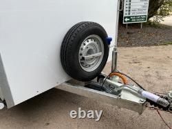 Remorque Box/Van Boxxa 1055TB 10' x 5' x 5' à double essieu freinée 2600kg
