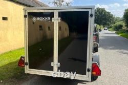 Remorque Boxxa 1055TB 3m x 1,5m x 1,5m à double essieu freinée 2600kg noire