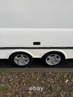 Remorque Eco-Trailer Velocity iQ / remorque de course fermée couverte de 3000 kg Remorque Eco-Trailer Velocity iQ / remorque de course fermée couverte de 3000 kg