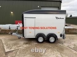 Remorque à caisse à double essieu Debon C500 d'occasion 2024 + porte + côtés en aluminium 2600KG SANS TVA