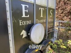 Remorque à chevaux à double essieu Ifor Williams 510 Noir Classique Remorque à chevaux à double essieu Ifor Williams 510 Noir Classique