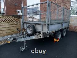 Remorque à double essieu Ifor Williams 10 pieds x 5,5 pieds avec côtés en cage et couverture de toit