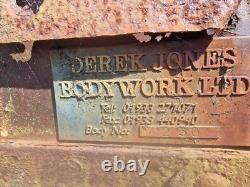 Remorque à timon, tandem à double essieu, roues jumelées, suspension pneumatique, avec portes latérales coulissantes