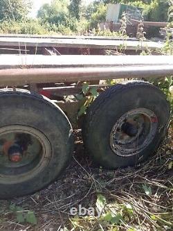 Remorque agricole à deux essieux pour balles/benne basculante