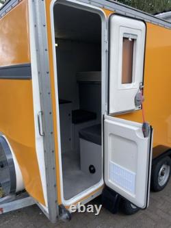 Remorque de camping autonome hors réseau à double essieu idéale pour les Moto Mavericks