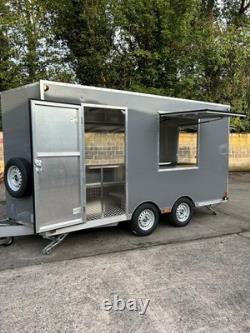Remorque de cuisine Teale SupaLite, traiteur à double essieu, comptoirs en acier inoxydable 2700 kg