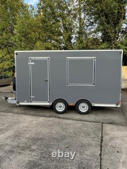 Remorque de cuisine Teale SupaLite, traiteur à double essieu, comptoirs en acier inoxydable 2700 kg